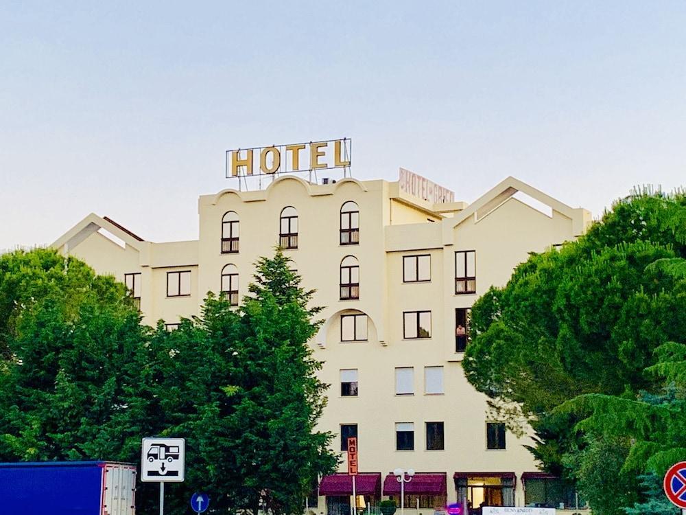 Il Grifo Hotel E Bisteccheria Toscana Montepulciano Stazione Eksteriør bilde