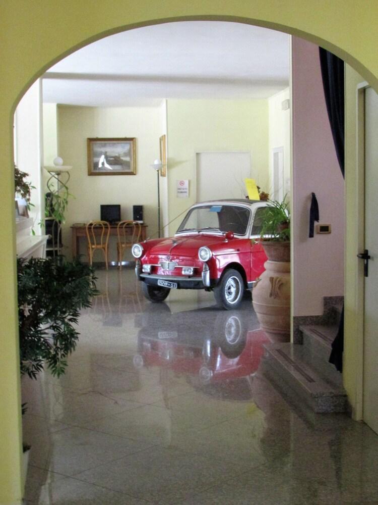 Il Grifo Hotel E Bisteccheria Toscana Montepulciano Stazione Eksteriør bilde