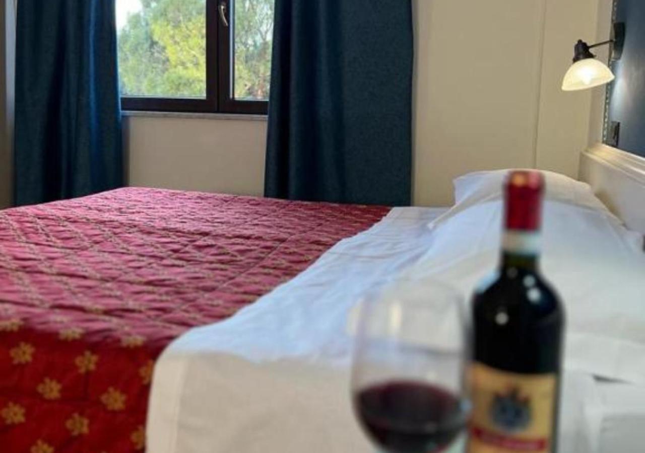 Il Grifo Hotel E Bisteccheria Toscana Montepulciano Stazione Eksteriør bilde