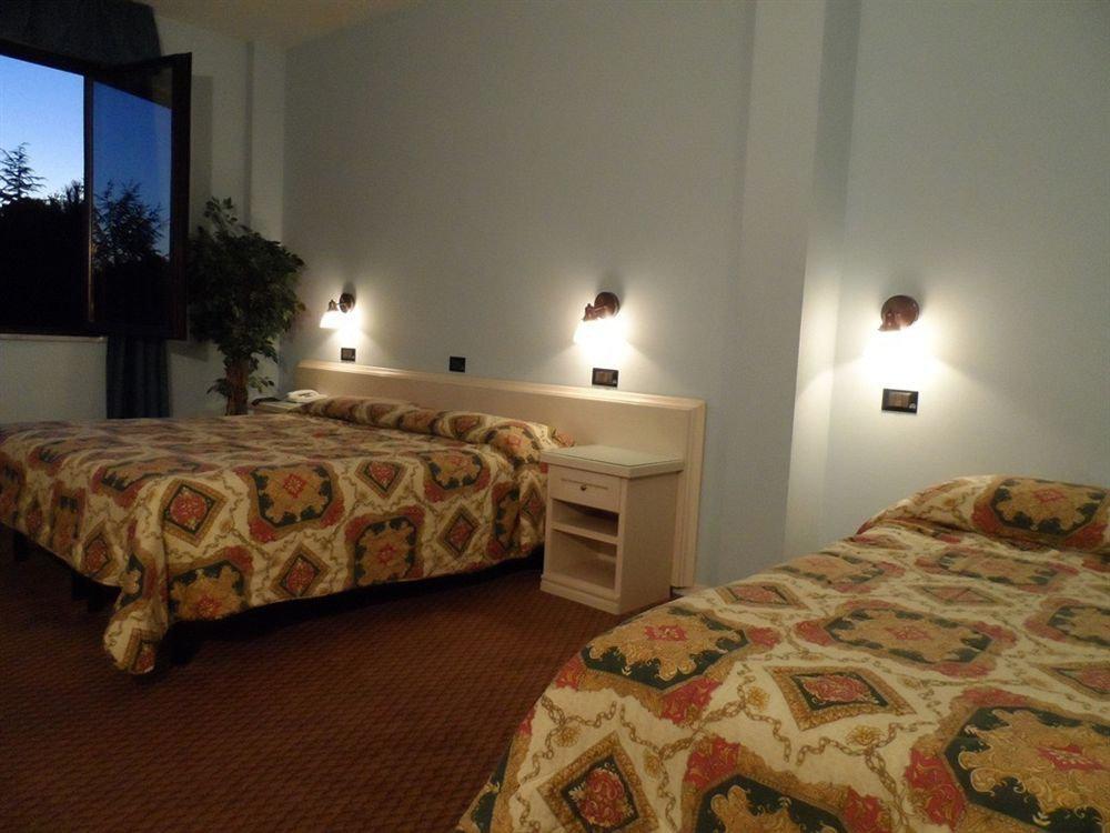 Il Grifo Hotel E Bisteccheria Toscana Montepulciano Stazione Eksteriør bilde