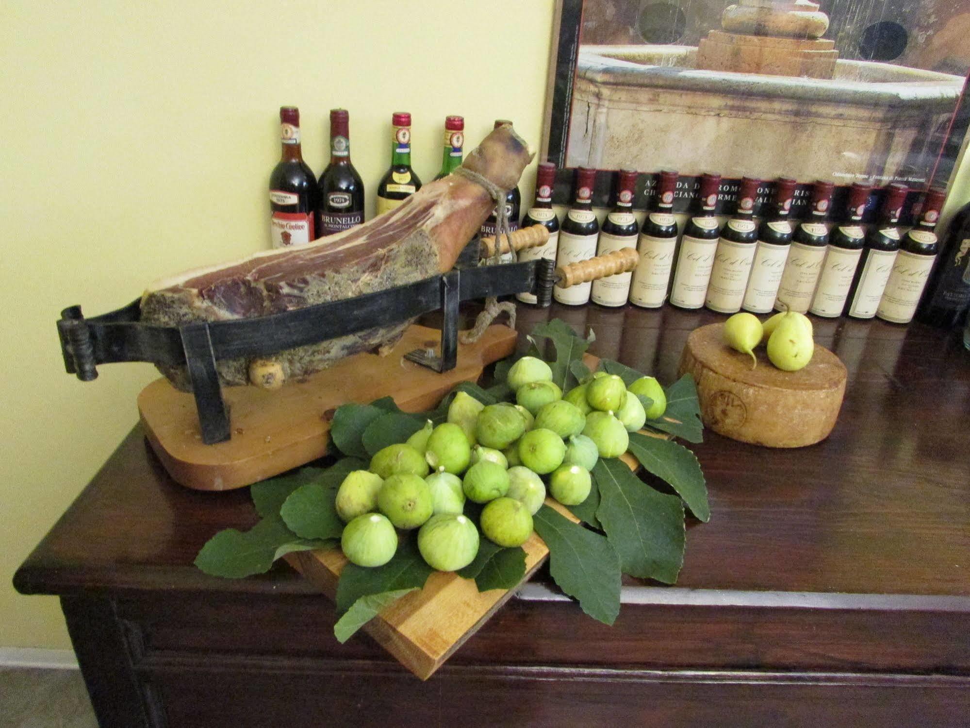 Il Grifo Hotel E Bisteccheria Toscana Montepulciano Stazione Eksteriør bilde