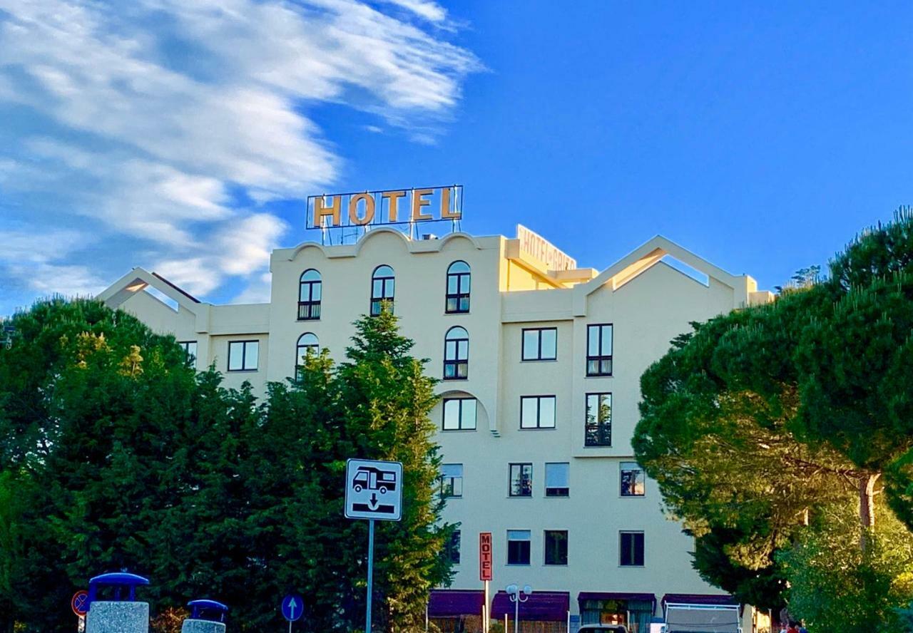 Il Grifo Hotel E Bisteccheria Toscana Montepulciano Stazione Eksteriør bilde